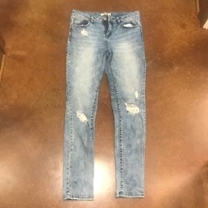 Distressed skinny jeans